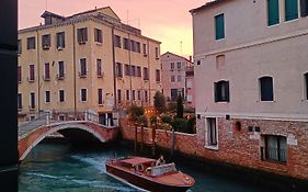 Ca' Dino Venice - Canal View
